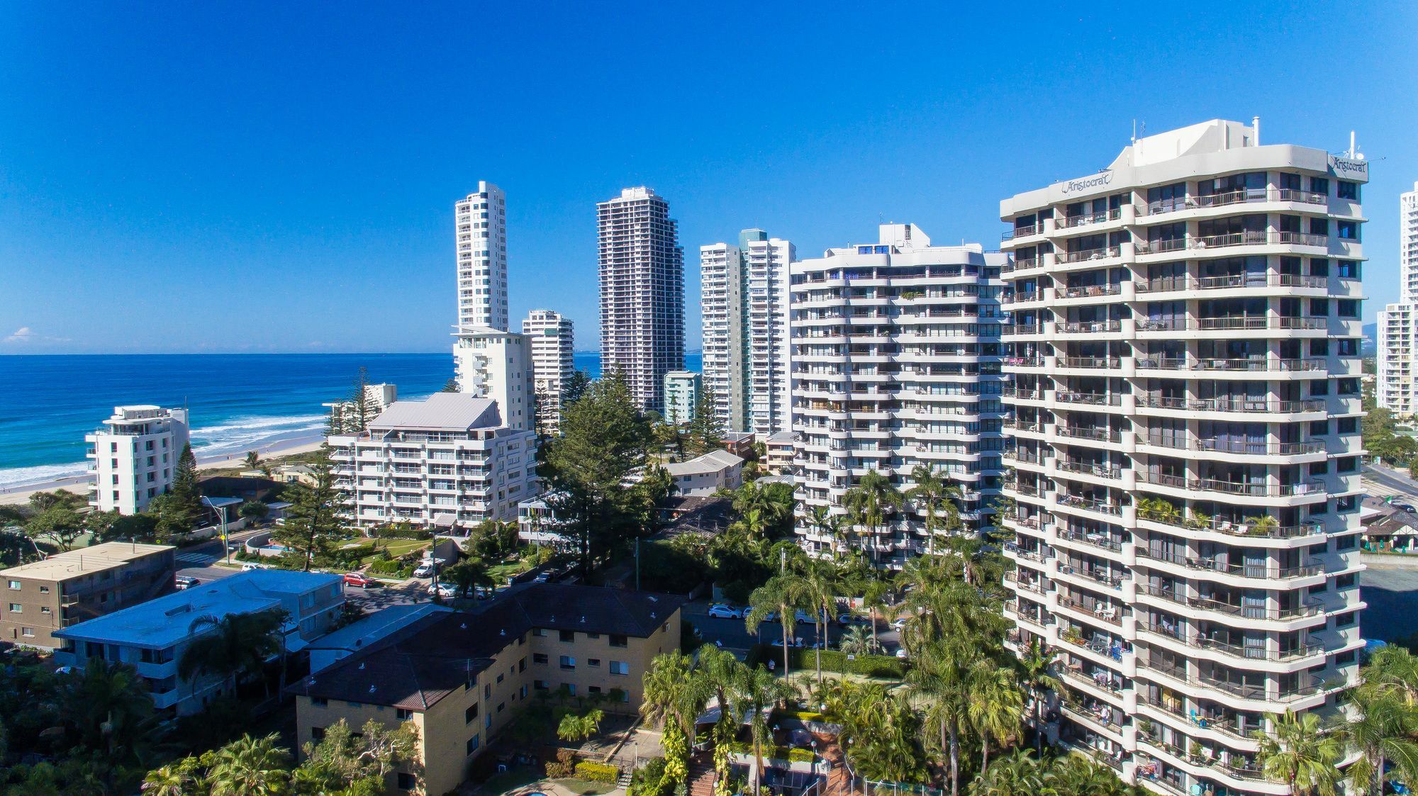 גולד קוסט Aristocrat Apartments מראה חיצוני תמונה