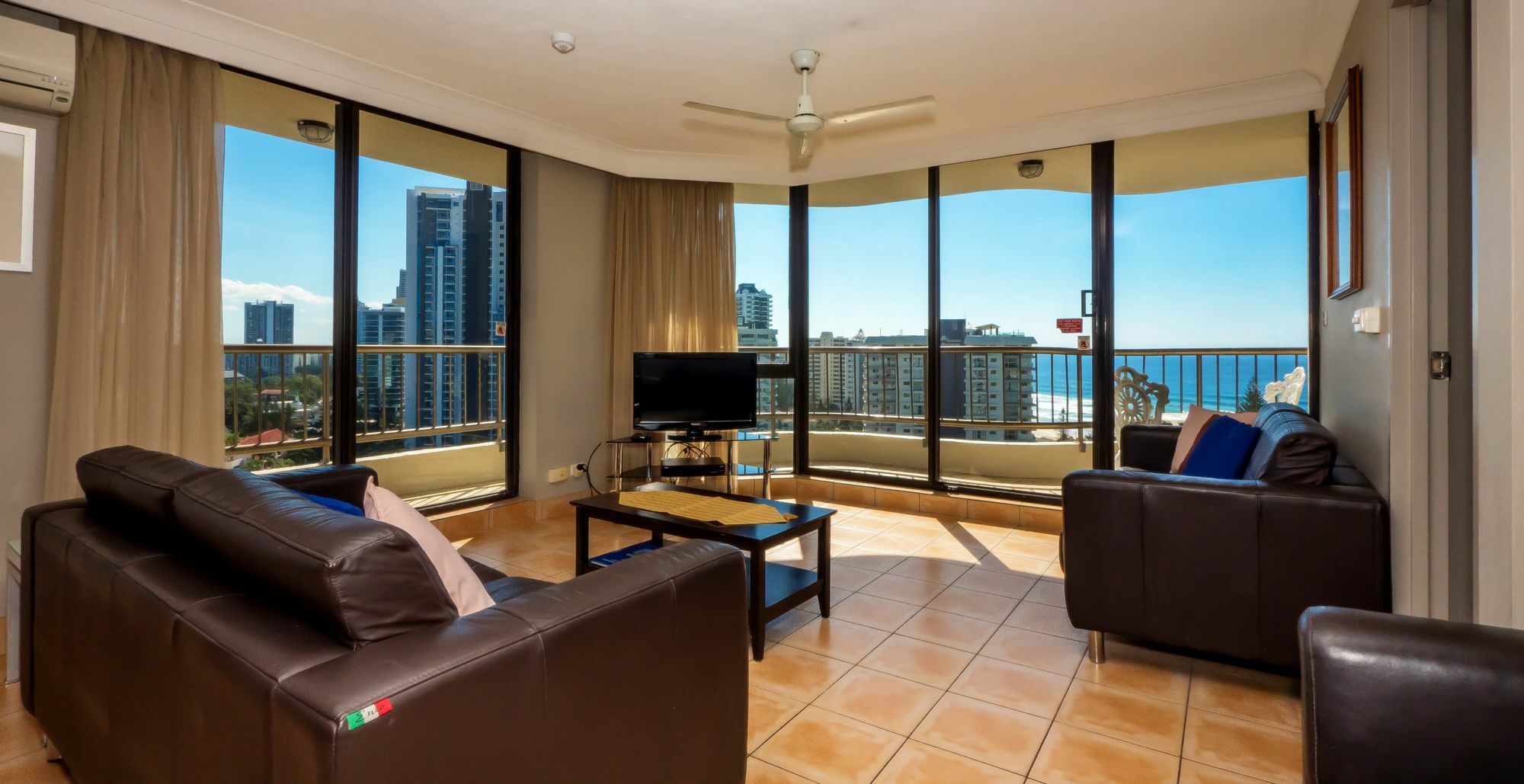 גולד קוסט Aristocrat Apartments מראה חיצוני תמונה